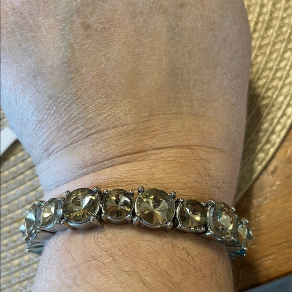 Elegant Silver Clear Rhinestone Bracelet Stretches - Picture 7 of 7